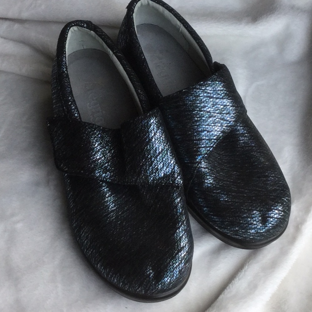 Leather metallic blue Alegria shoes size 39w
